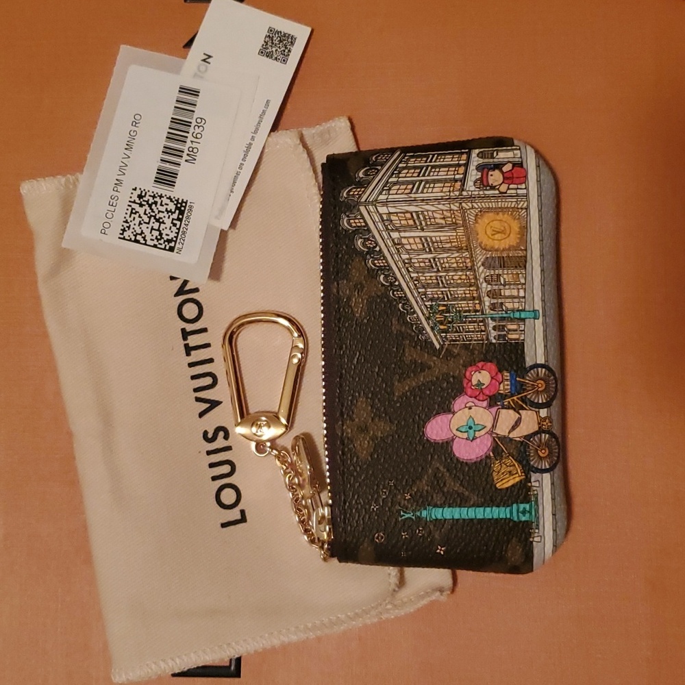 Authentic LV Vivienne key cles